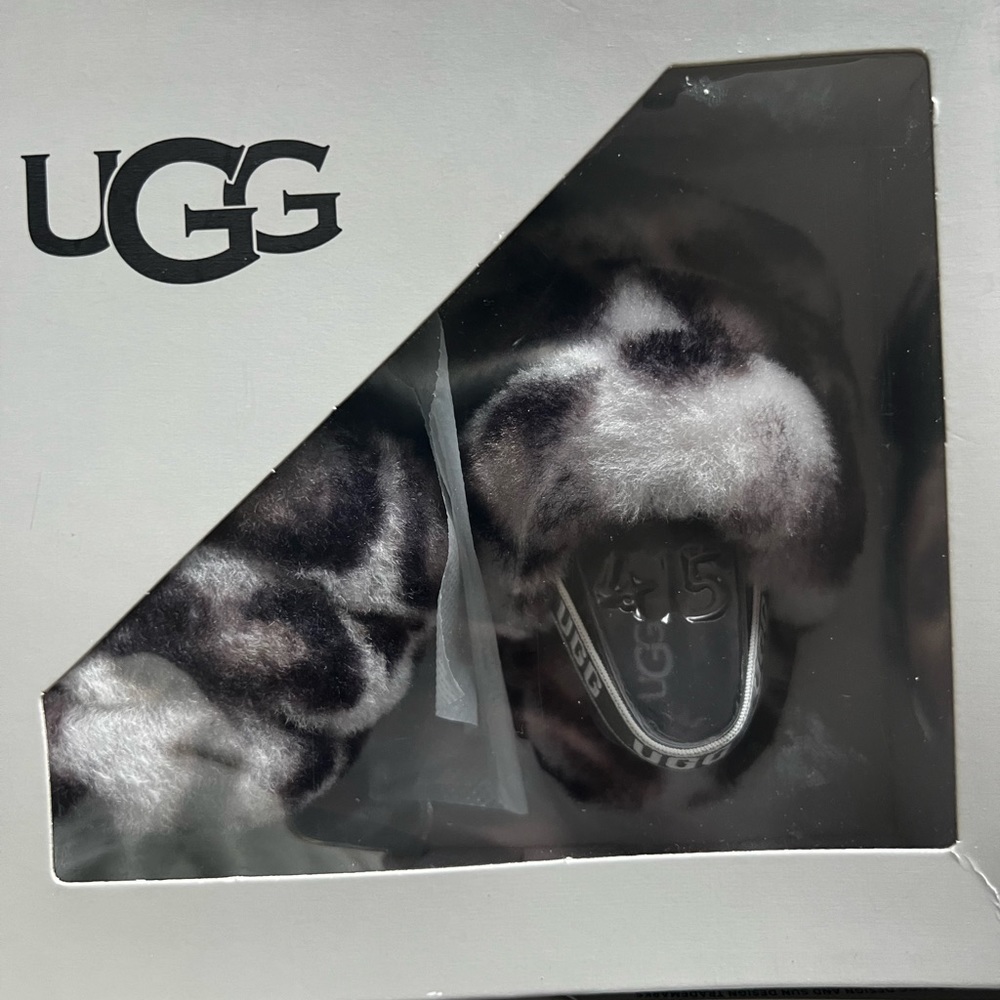 Never worn baby ugg slides
